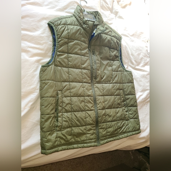 St John's Bay Men's Green Vest - Picture 3 of 7